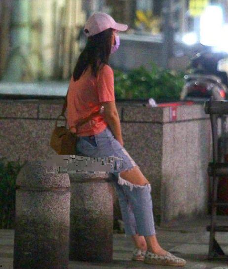 韩国吵架路人吃瓜视频,韩国路人吵架现场，吃瓜群众围观成焦点