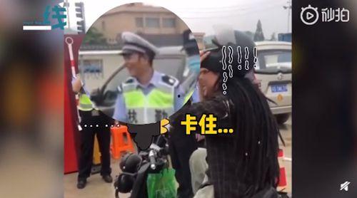 女子吃瓜没戴头盔视频,意外发生引关注